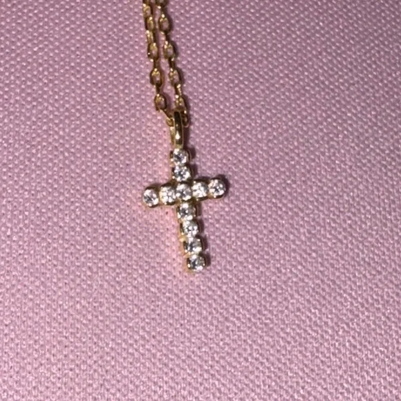 Elegant Gold Cross Pendant Necklace - Picture 1 of 2